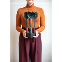 Набір кухонного приладдя плюс підставка, з супницею, ложкою, шумівкою та лопаткою з виделкою